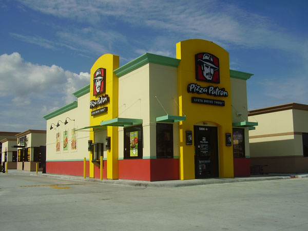 Engaging Customer Atmosphere at Pizza Patrón