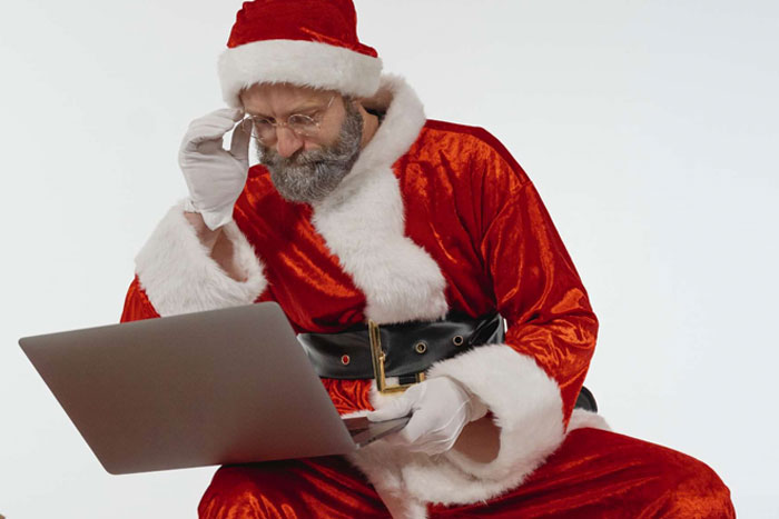 Can Retail Shareholders Expect a Santa Claus Rally in 2022?
