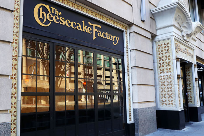 Loyalty360 Reads: August 4 | Cheesecake Factory Launching Rewards Program; Pizza Hut Optimizes Digital Customer Experience; and More