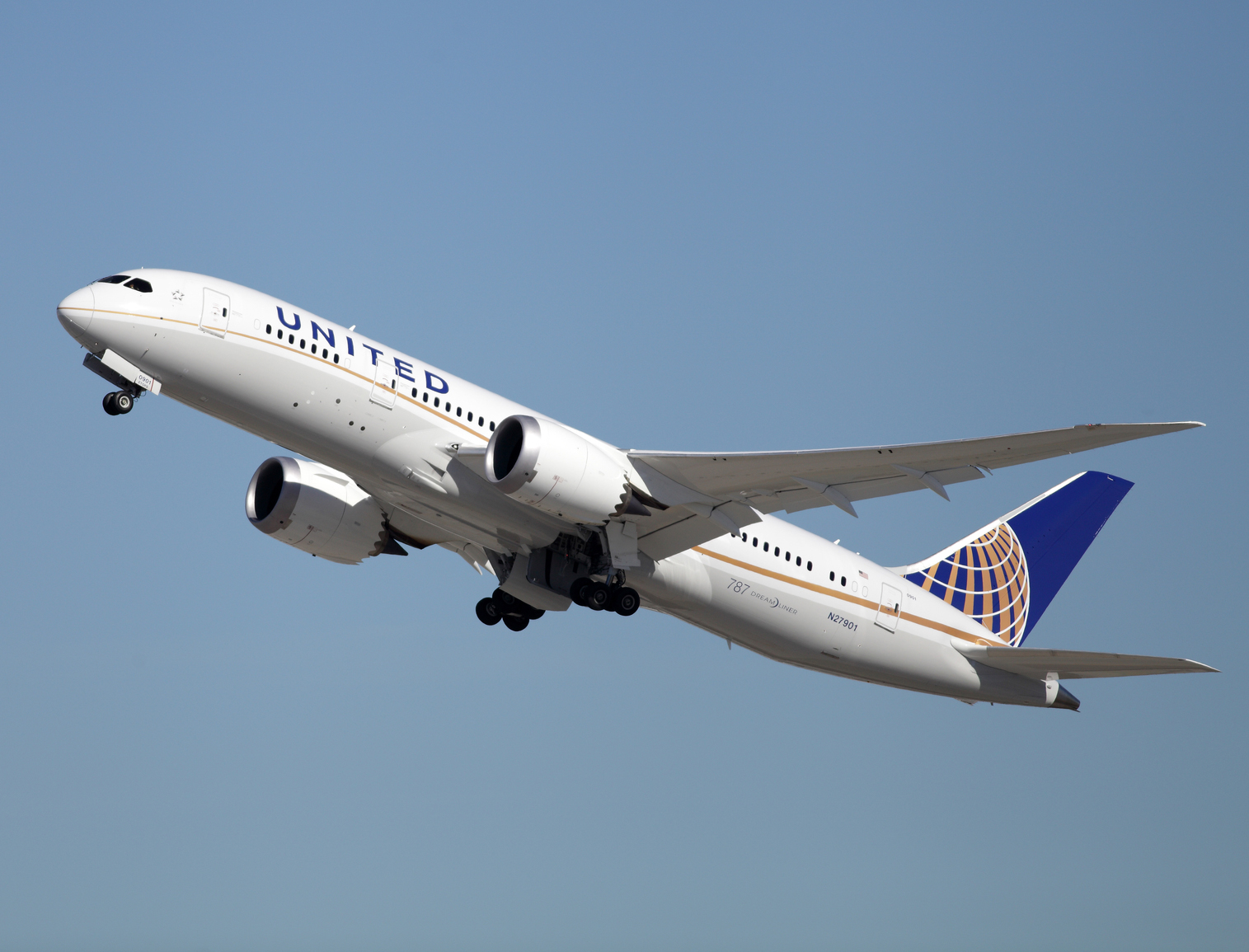 United Airlines Listens to Customers, Will Base Loyalty Program on Price