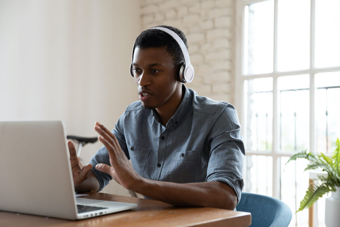 Lessons From Crisis Managers: How to Lead a Customer Service Team in Times of Crisis